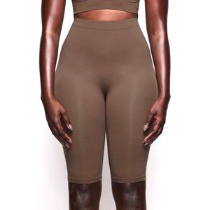 SKIMS Sculpting Shorts Above The Knee With Open Gusset NEW Oxide S/M